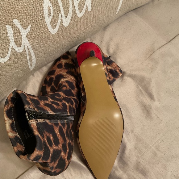 Ladies Booties - Picture 4 of 5